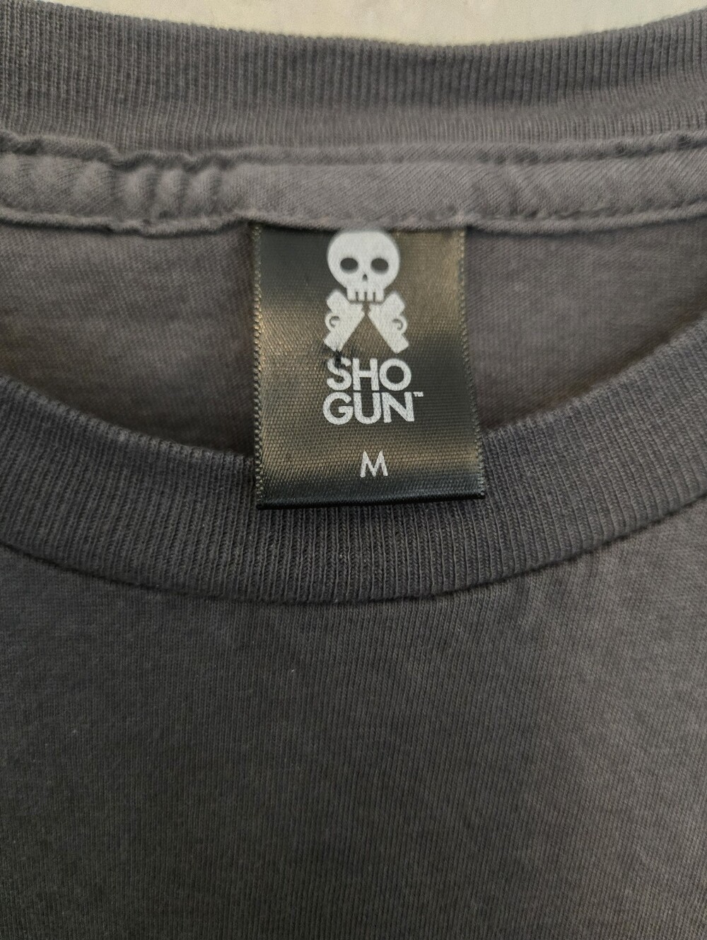 Sho Gun Dark Gray Skull & Crossed Pistols Graphic Tee, Size Medium - Picture 7 of 7